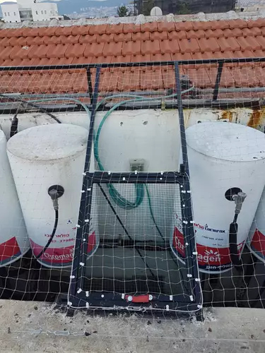 התקנת רשתות על דודי שמש